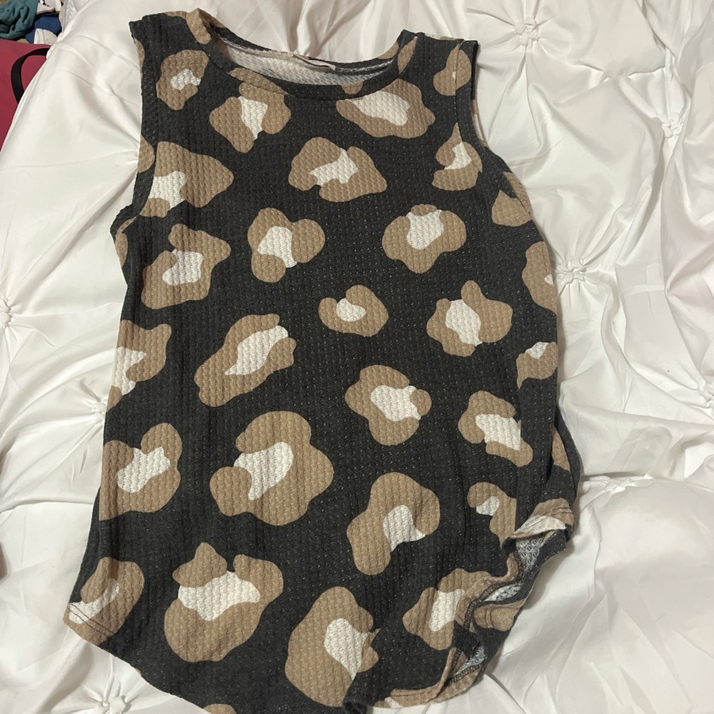 Chic Camo Patterned Tank Top - Black and Tan